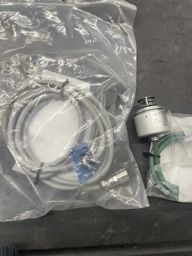 Siemens Encoder 6FX2001-2CB02 w/ Cable